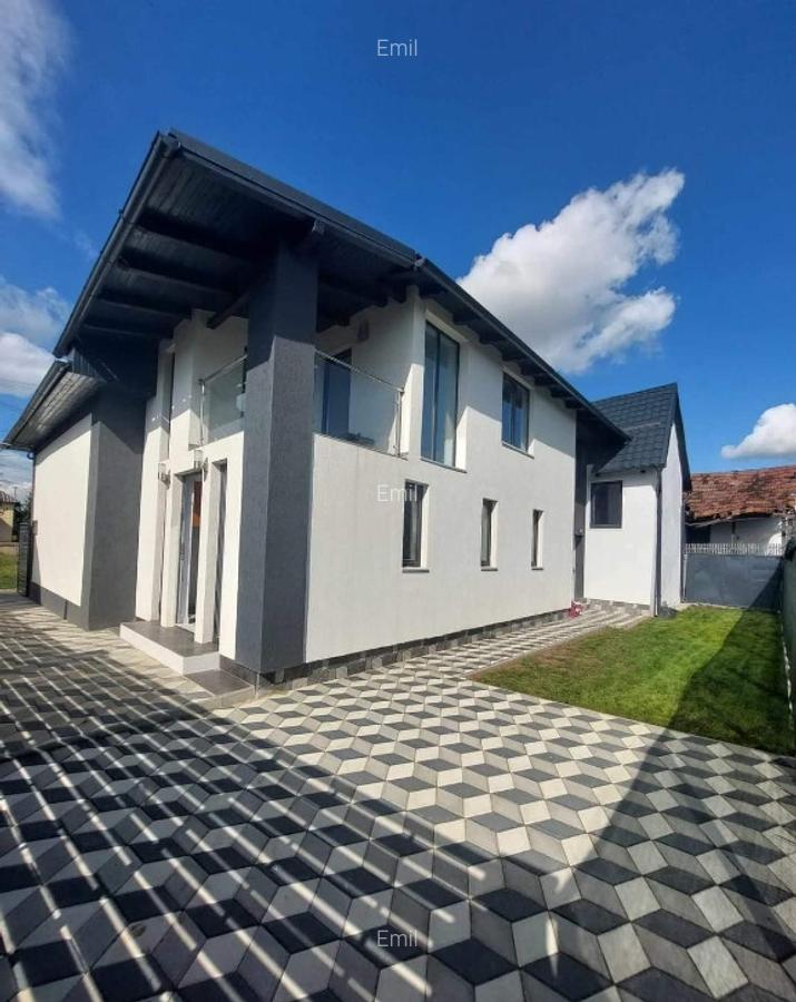 Casa Unirea formata din doua apartamente,cu doua intrari separate. - 2