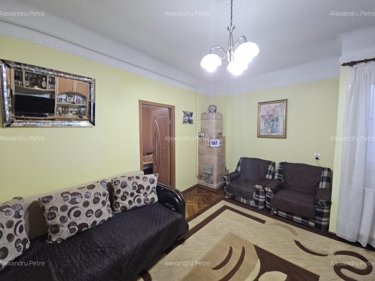 Casa cu 2 apartamente 3 cam | 140 mp | 3 Boxe +17mp | pod +45 mp | Decebal - 33