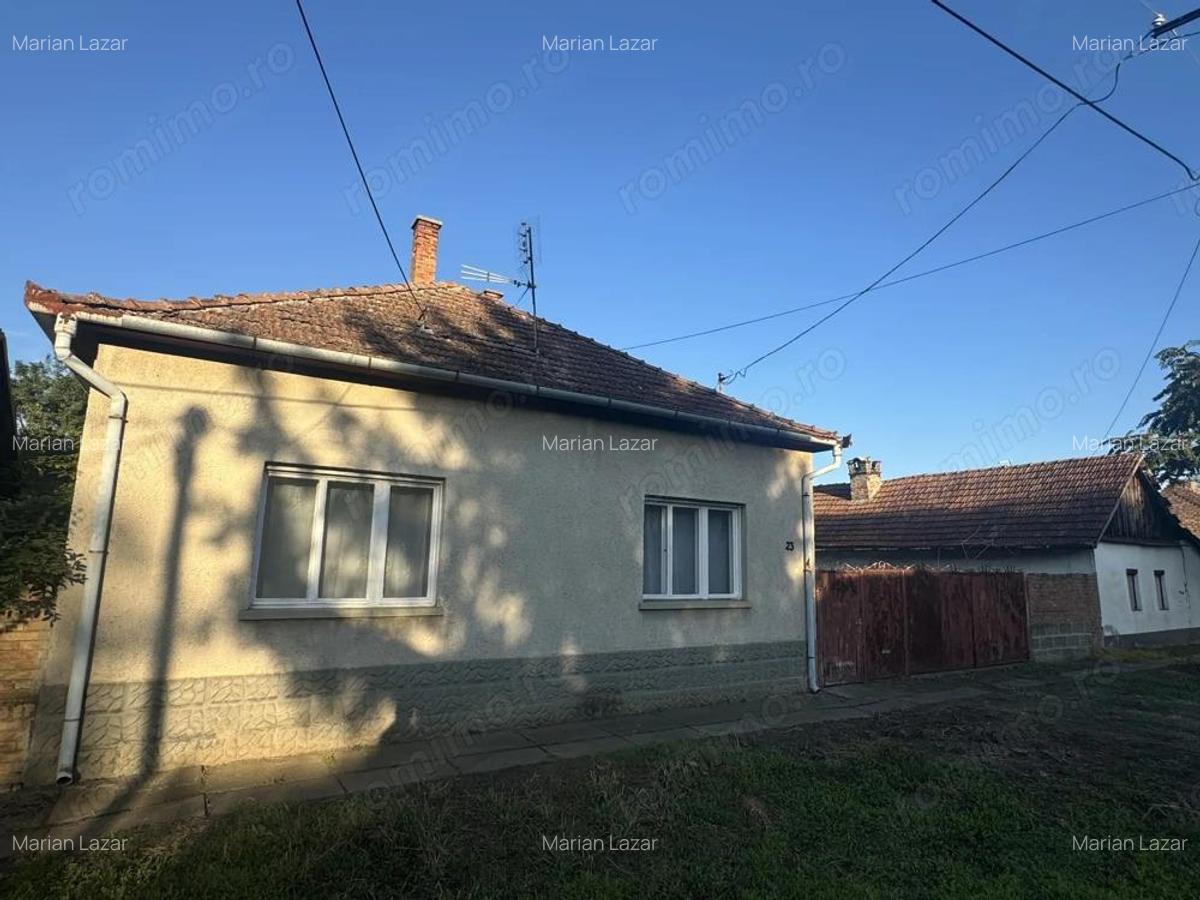 Casă cu Teren 2880 Mp în Central - 2