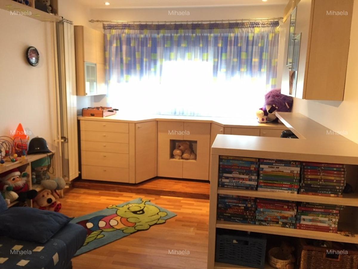 Apartament cu 3 camere semidecomandat, mobilat în Văcăresti - 9