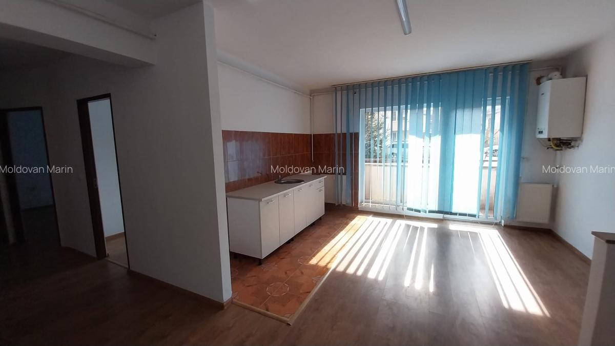 Apartament cu 3 camere semidecomandat în Florești - 1
