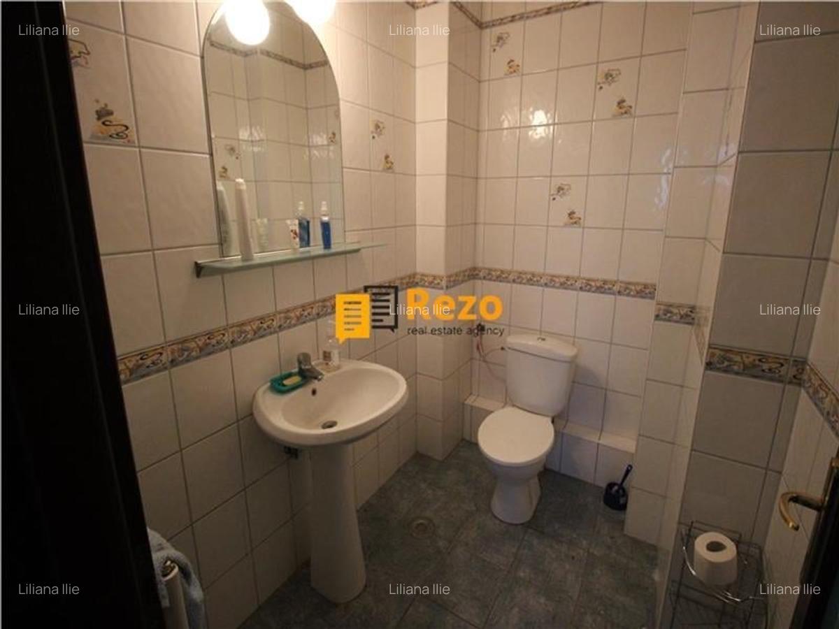 Vila impunatoare cu iesire la lac in Peris - 12