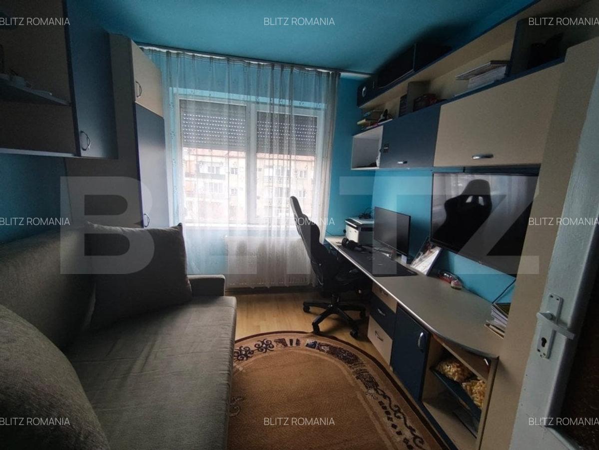 Apartament cu 4 camere decomandat, mobilat în Nufărul - 12