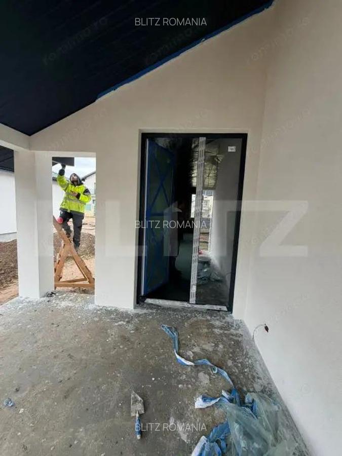 Casa de vanzare la cheie, cu tot ce se vede ideala pentru o familie - 3