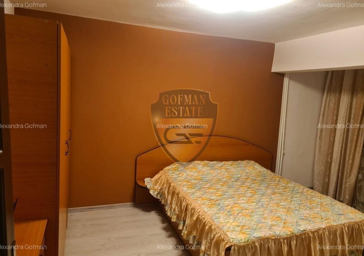 Inchiriez apartament 3 camere - 4