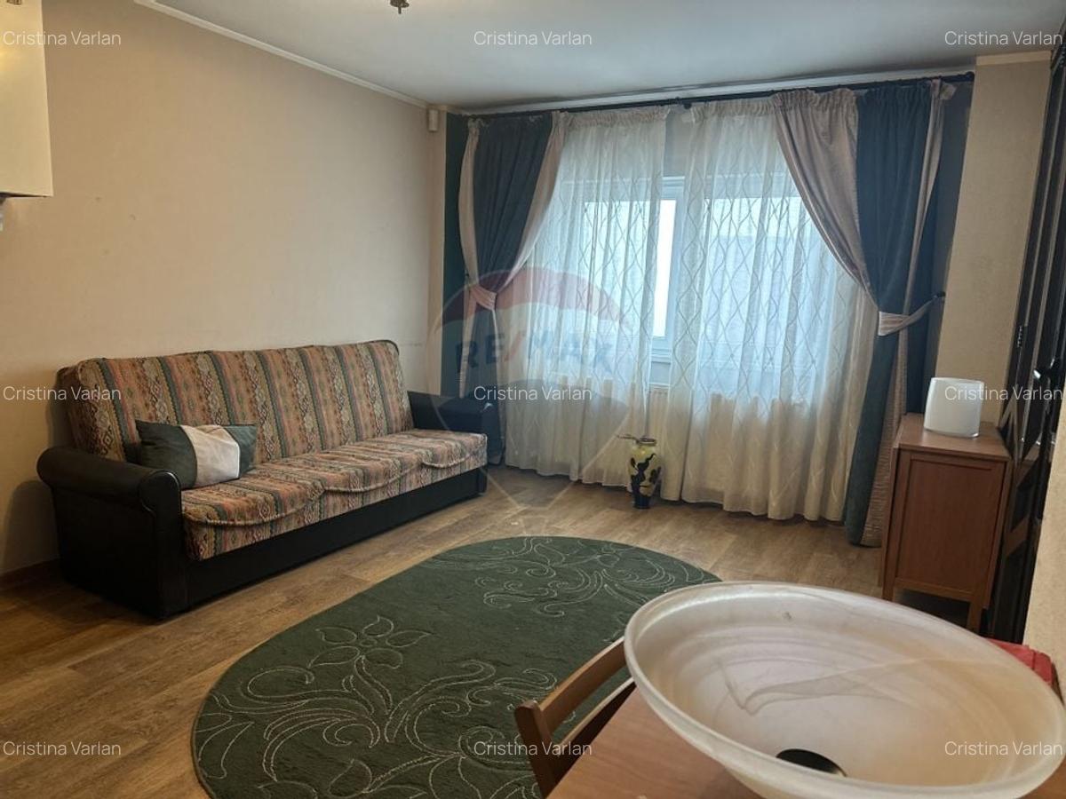 Apartament 4 camere ROZNOV Central de inchiriat - 1