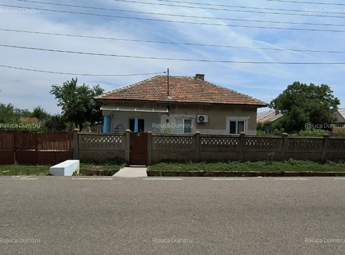 Casa si curte de vanzare, beci, 2 terase, 2 fantani - 6