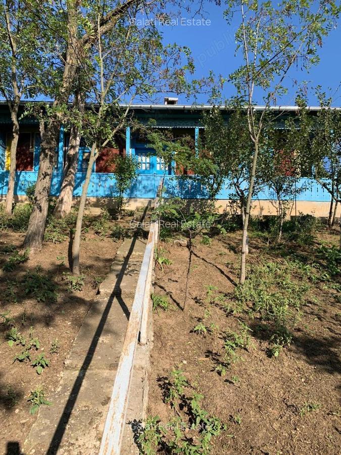 Casa Cuca 2700mp teren intravilan neinundabil 126 mp construiti 28000Euro - 5