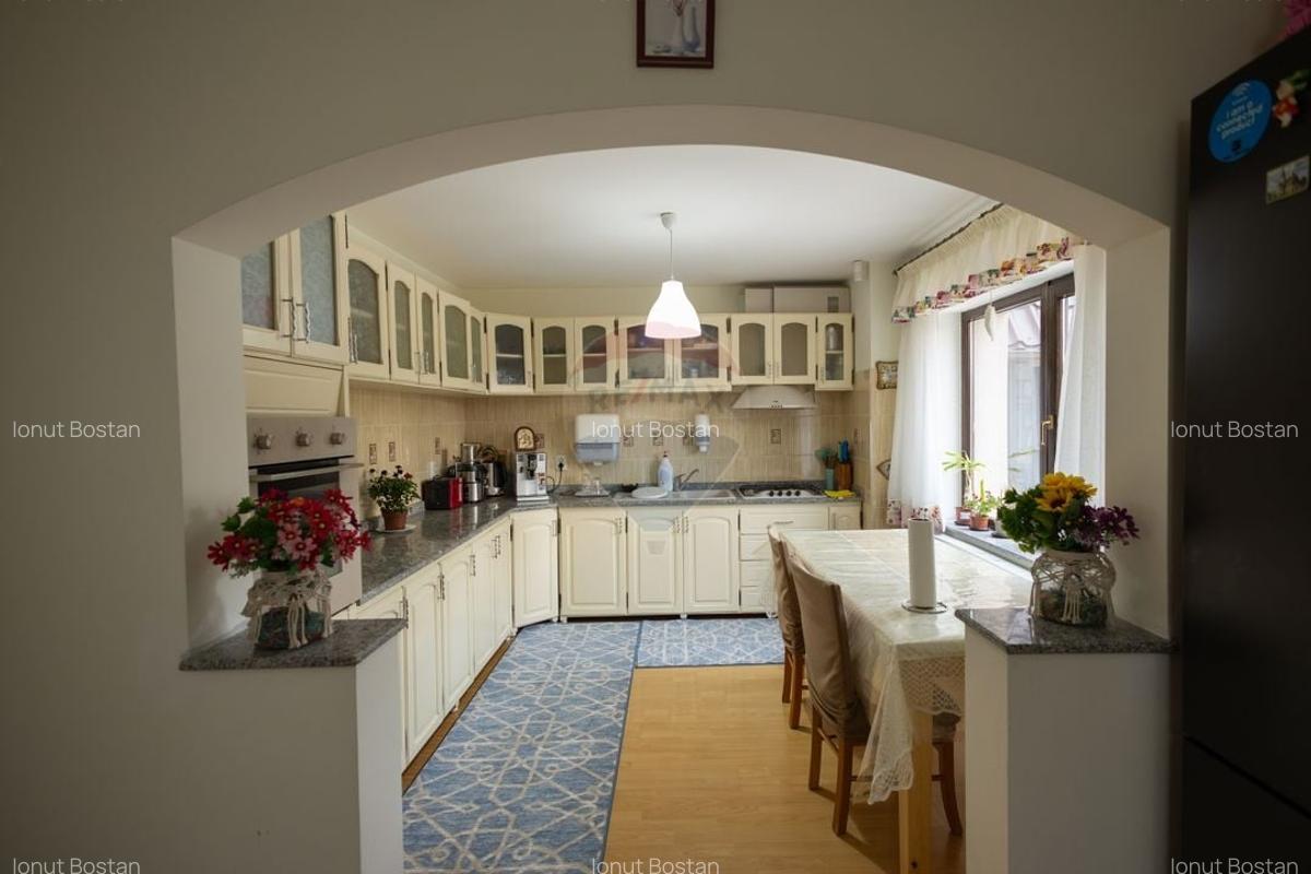 Casa spatioasa de vanzare - 14