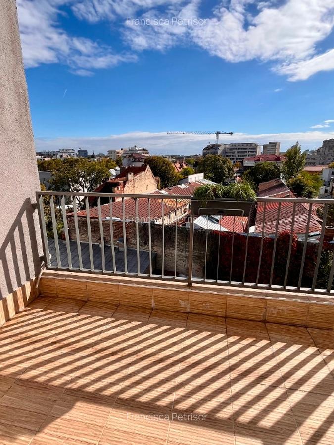 Vând apartament de 3 camere cu suprafață de 66 mp plus balcon de 4 mp - 8