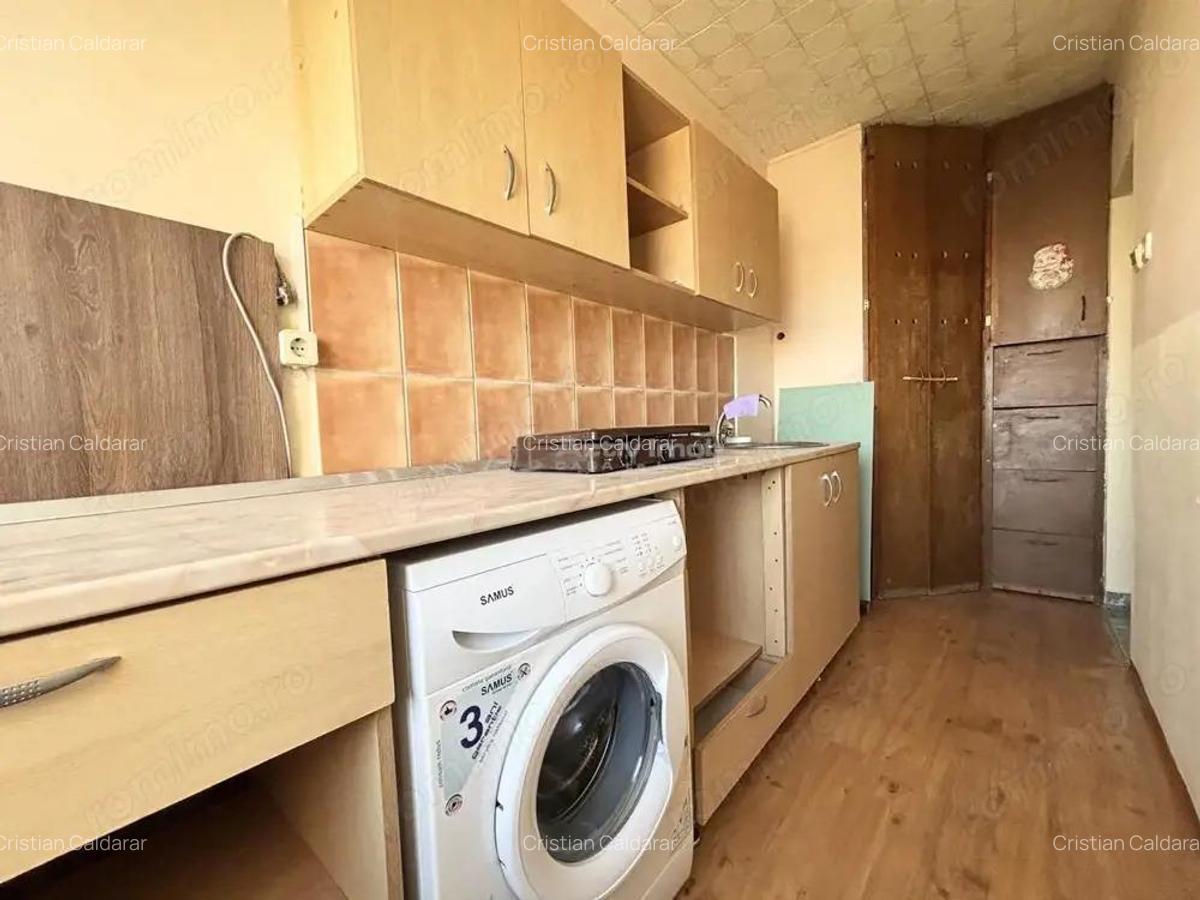 Garsoniera decomandata de vanzare Rogerius - str. Aluminei - etaj 9 - 2 lifturi - 3
