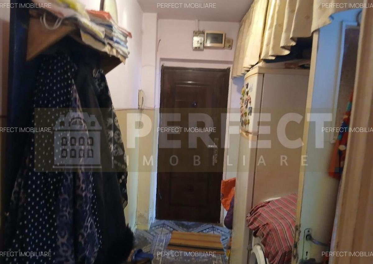 Apartament 2 camere, et.2/4 -Zarandului - 40.000 euro - 8