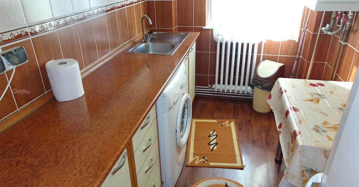 Inchiriez apartament 2 camere in Deva, zona Piata Centrala, decomandat - 1