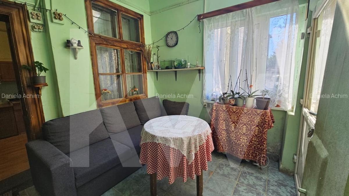 Casa individuala compusa din doua apartamente, cu teren liber de 540 mp - 12
