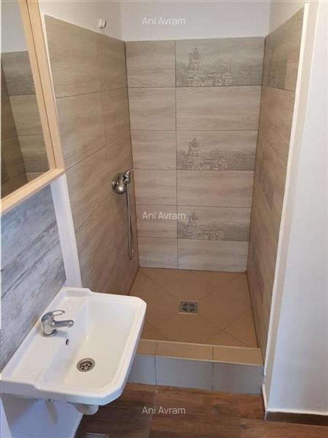 De vanzare casa/spatiu comercial in zona Nova Vita - 5
