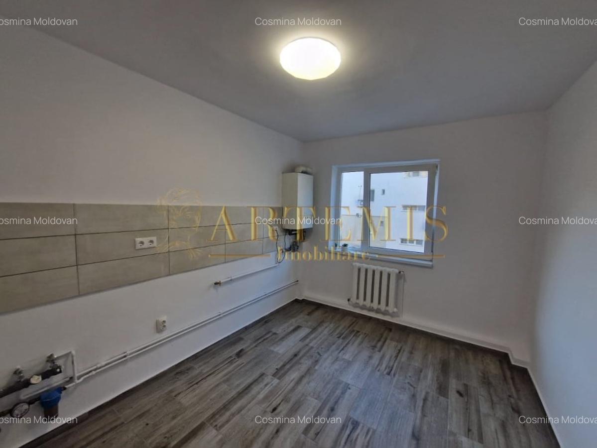 Apartament de 2 camere, 54 mp., zona Lama - 2