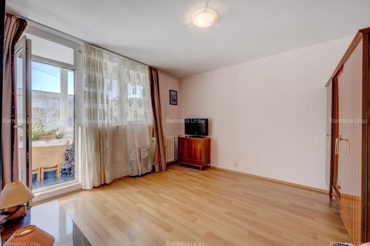 Apartament 3 camere decomandat Titan, Pta. 1 Decembrie - 4
