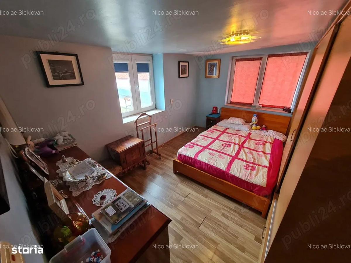 Casa cu teren mare. Casa se poate locui. Apa curenta, centrala termica curte mare plus livada. - 6
