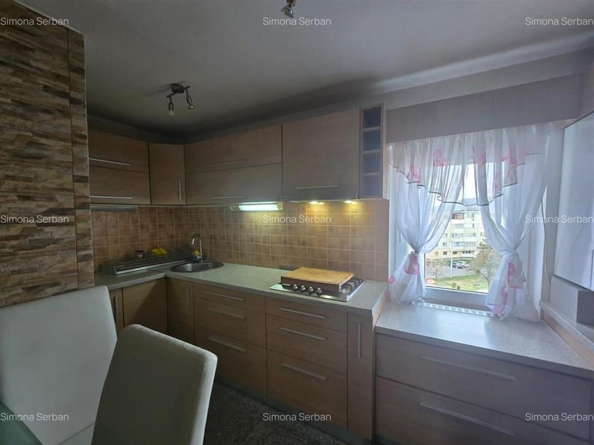Apartament cu 3 camere decomandat, mobilat în Central - 1