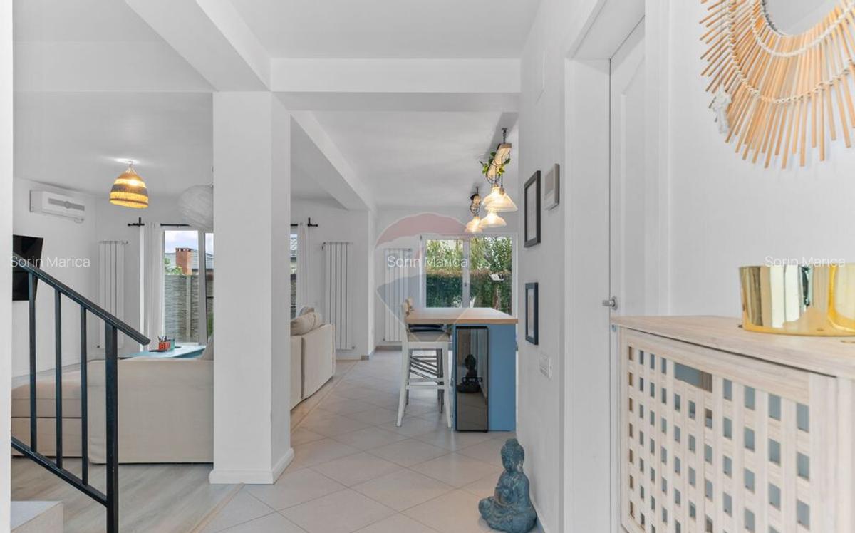 VANZARE Casa / Vila moderna cu 4 camere si curte Dragom... - 2