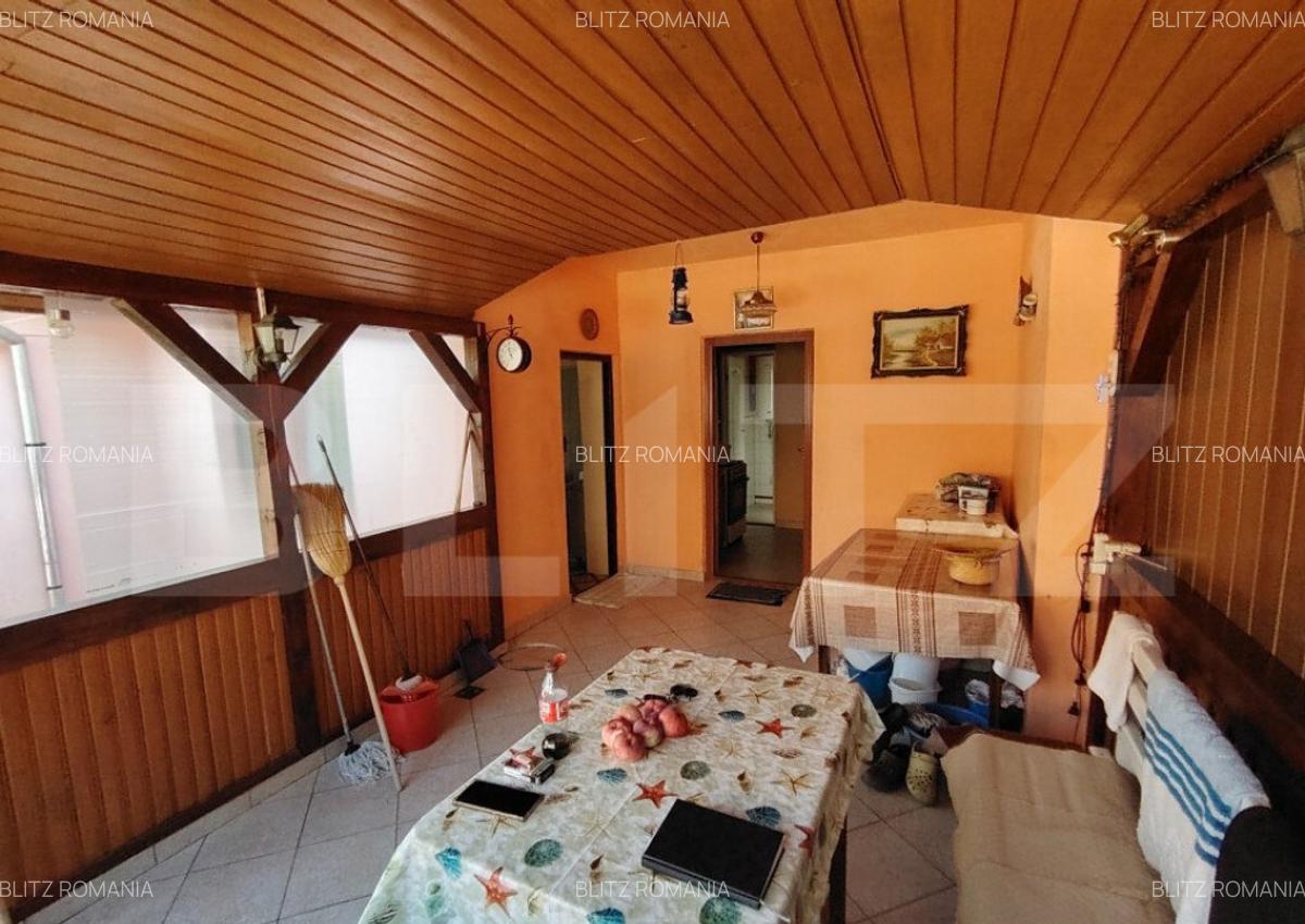 Casa tradi?ionala cu 3 camere, teren mare ?i gradina i - 3