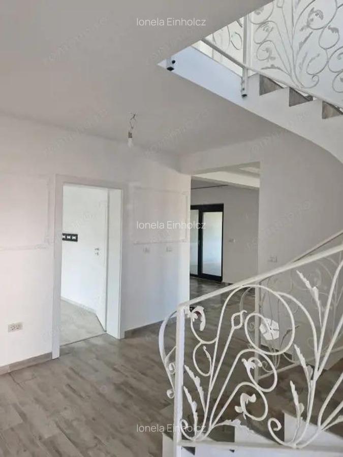 Duplex 4 camere, 154 mp utili, cu garaj si 2 fronturi stradale - Mosinita Noua - 8