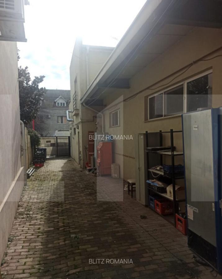 Spatiu comercial, de vanzare, parter + apartament la etaj, z - 8
