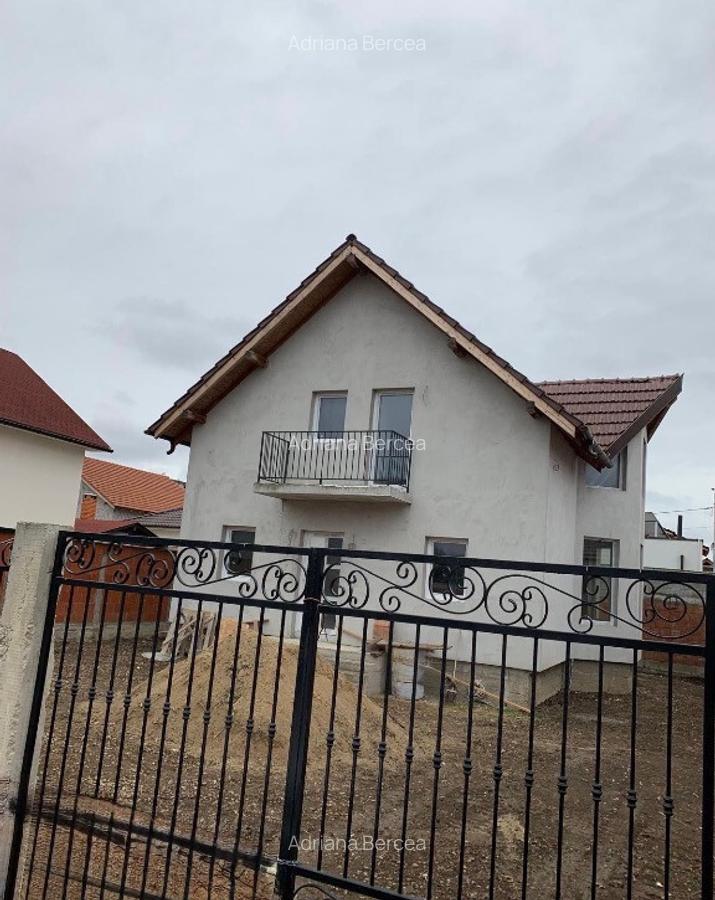 Casa la gri Sanmartin, Bihor, cartierul Lotus - 1