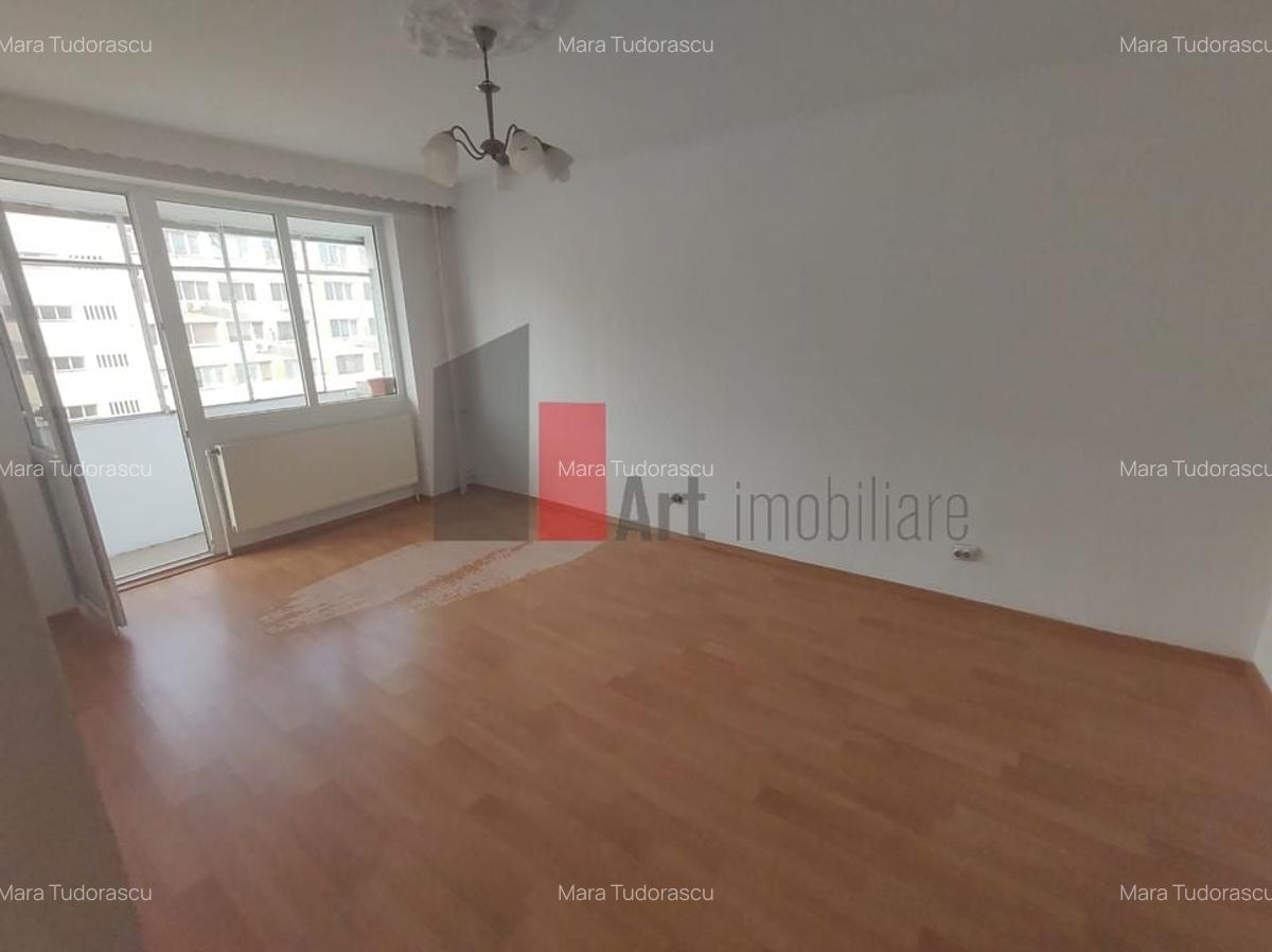 Vânzare apartament decomandat 3 camere cu centrală - Str. Baciului - 12