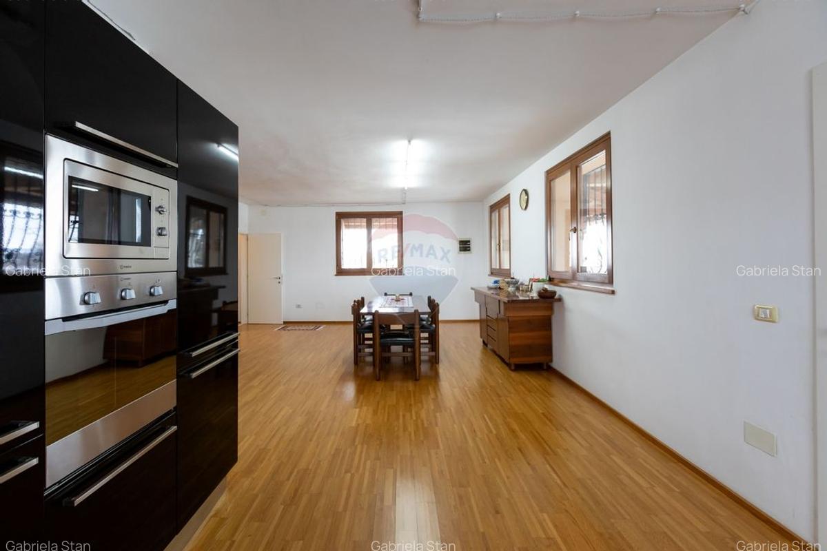 Casa / Vila de vanzare cu 8 camere si teren 1307mp - 4