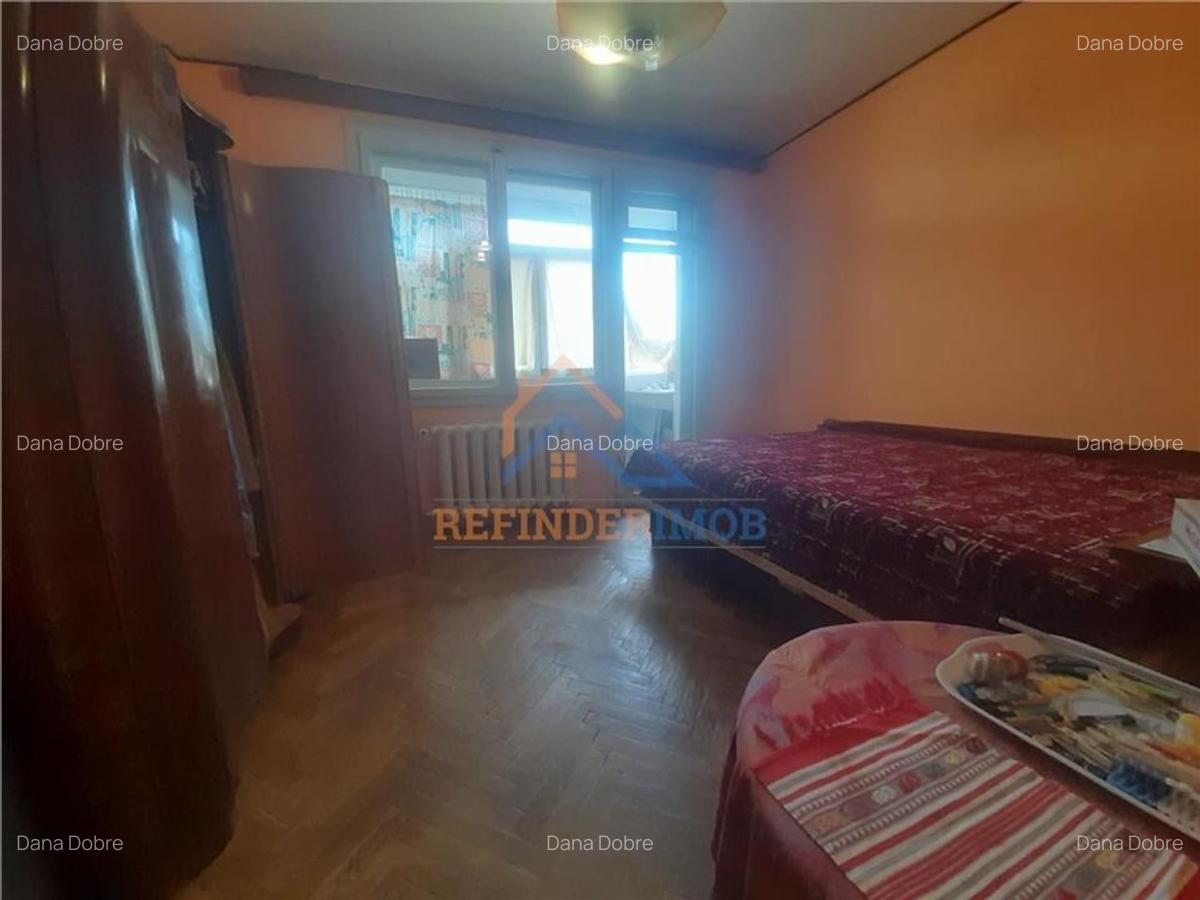 Apartament cu 3 camere semidecomandat în Grivița - 1