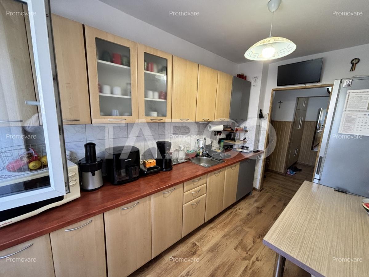 Apartament de vanzare  3 camere cu pivnita zona Valea Aurie - 14