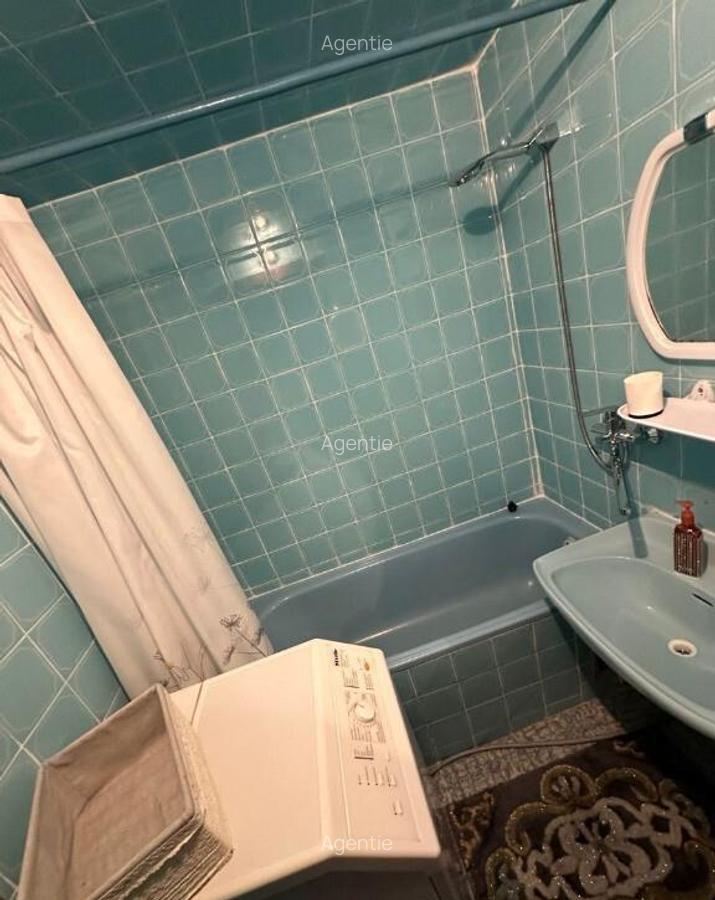 Apartament cu 3 camere, situat in zona Eroii Revolu?iei - 7