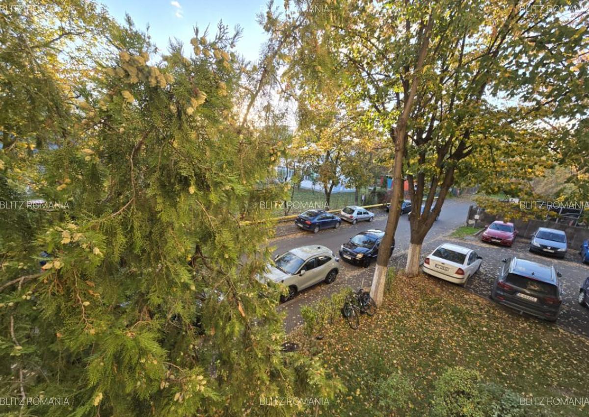 Apartament 3 camere, Nord Complexul Mare, etaj 1 - 10