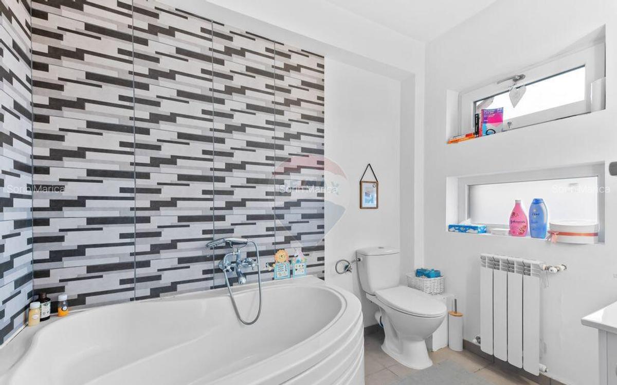 VANZARE Casa / Vila moderna cu 4 camere si curte Dragom... - 32