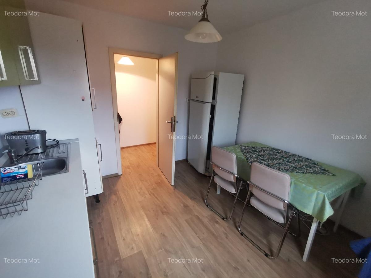 Apartament cu 4 camere decomandat în Dâmbovița - 3