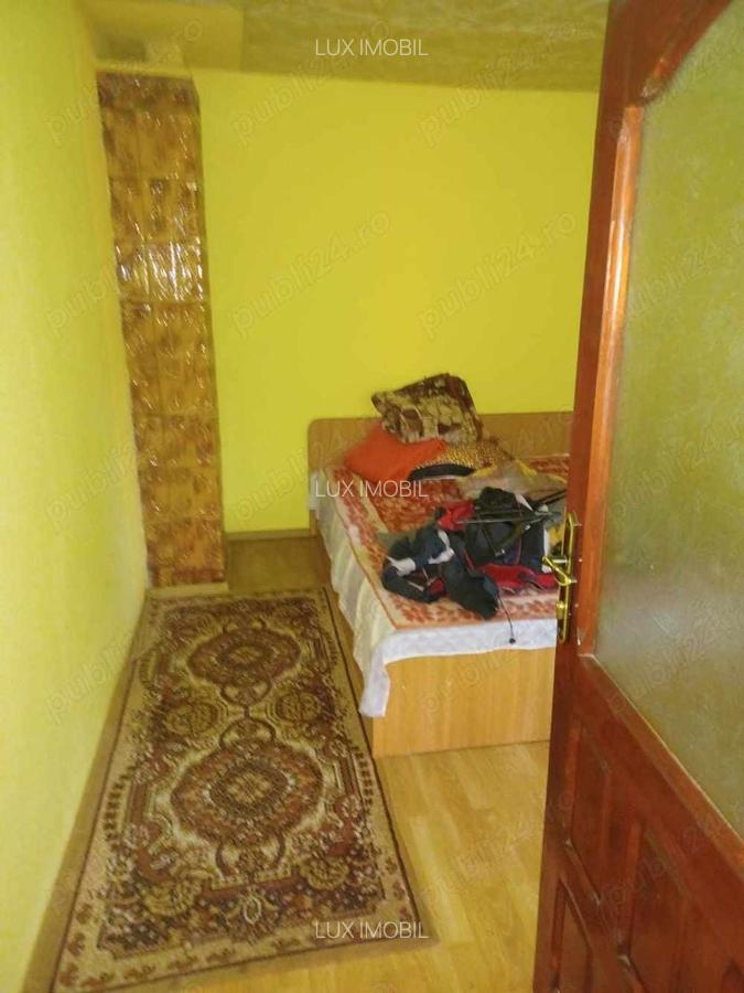Casa Govora Sat - Gurisoara , 2 case in aceeasi curte , vand sau schimb - 9