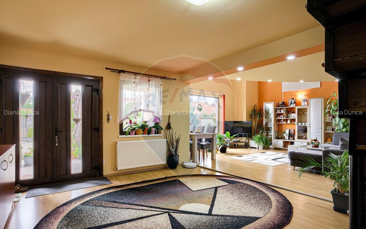 Casa primitoare de vanzare in localitatea Lipova - 18