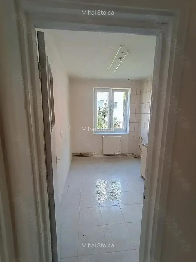 De vanzare apartament cu 2 camere semidecomandat Sinaia - 2