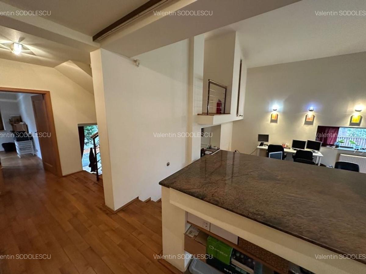 Casă / Vilă cu 6 camere în zona  Calea Aradului - 16