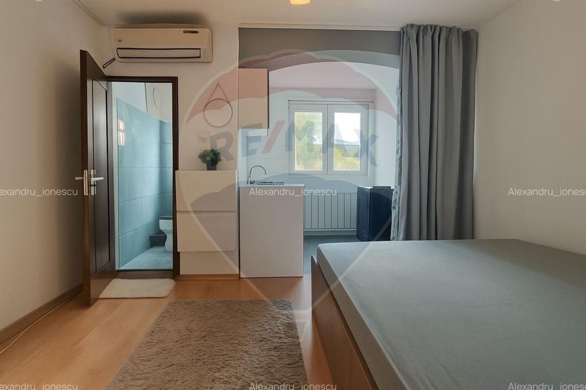 Garsoniera 15 mp utili + boxa 15 mp * mobilat * bloc cu lift * Titan - 1