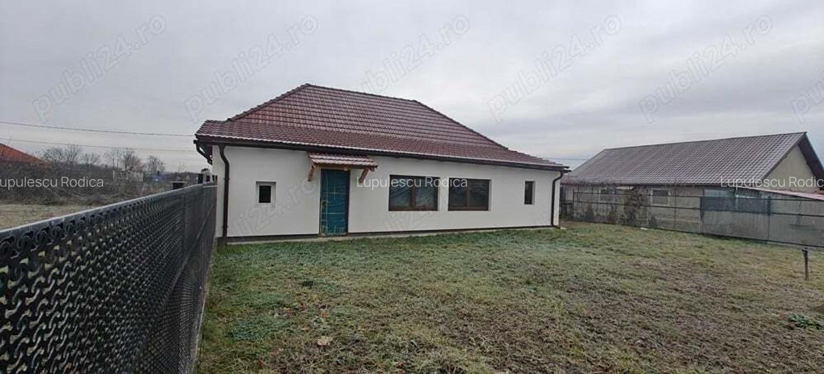 Casa de Vanzare - 3 Casa de Vanzare - 3
