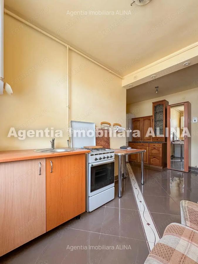 Ap. 2 camere in Deva, zona Iuliu Maniu, suprafata utila 45 mp, semidecomandat, etaj 3 - 8