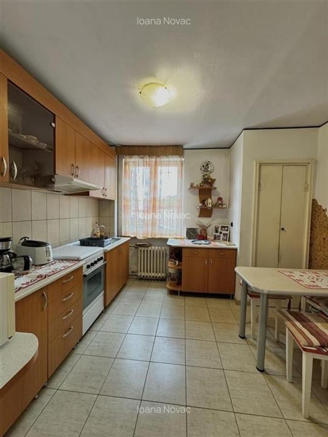 Apartament cu 3 camere semidecomandat în Central - 4