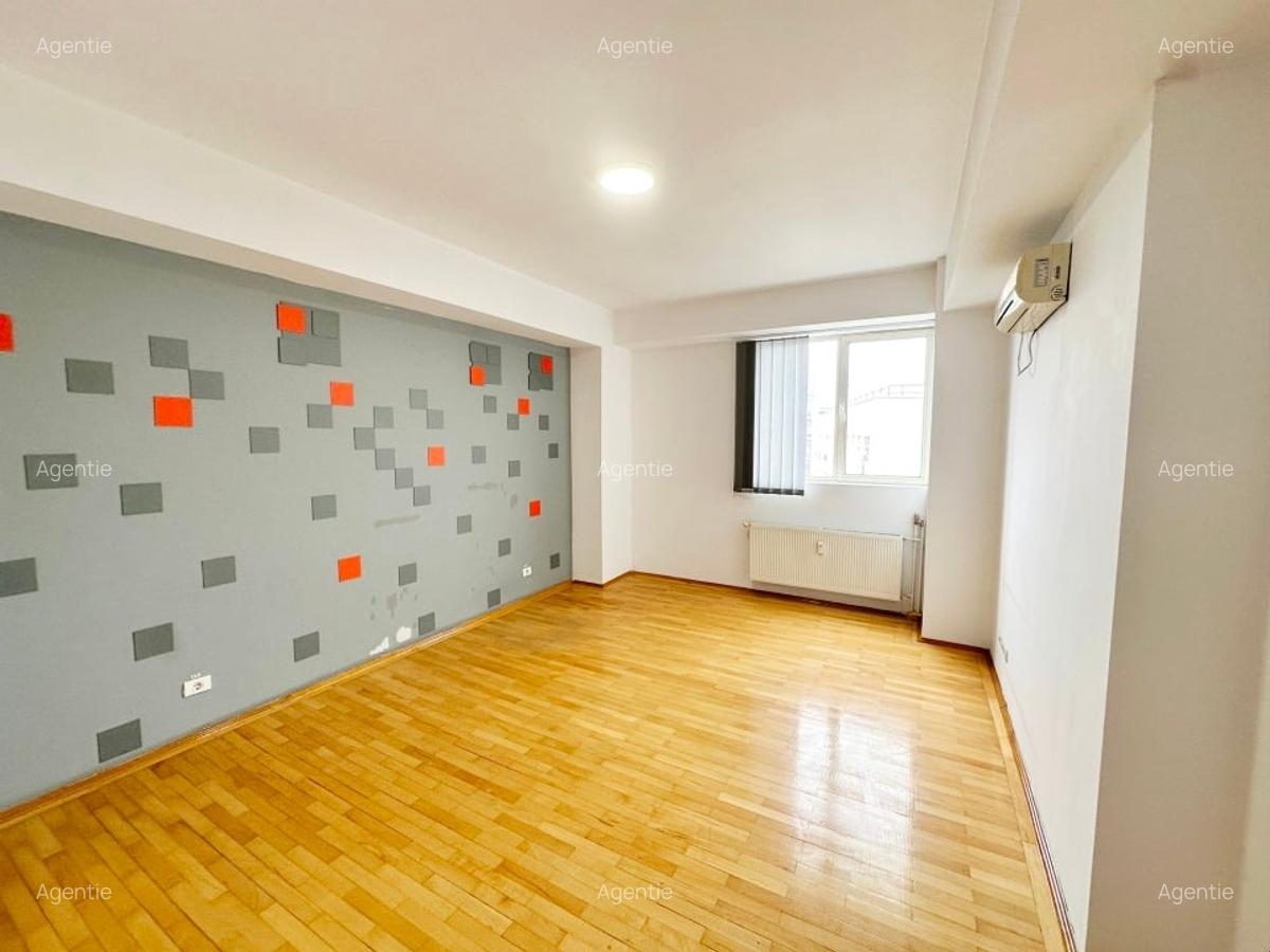 Bd. Unirii apartament spatios , 118 mp + terasa 30 mp - 4