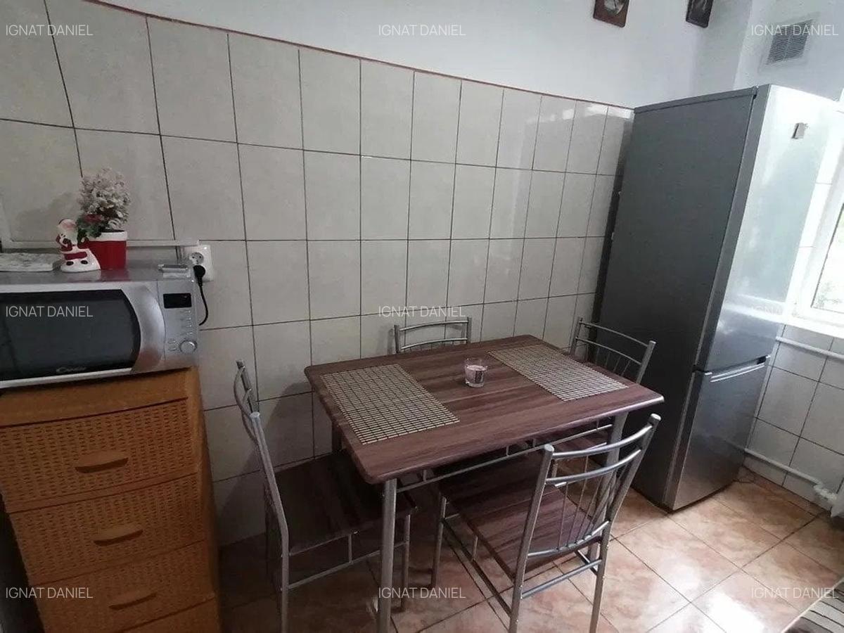 Apartament cu 2 camere, etajul 1/4, zona Podu Ros - 3