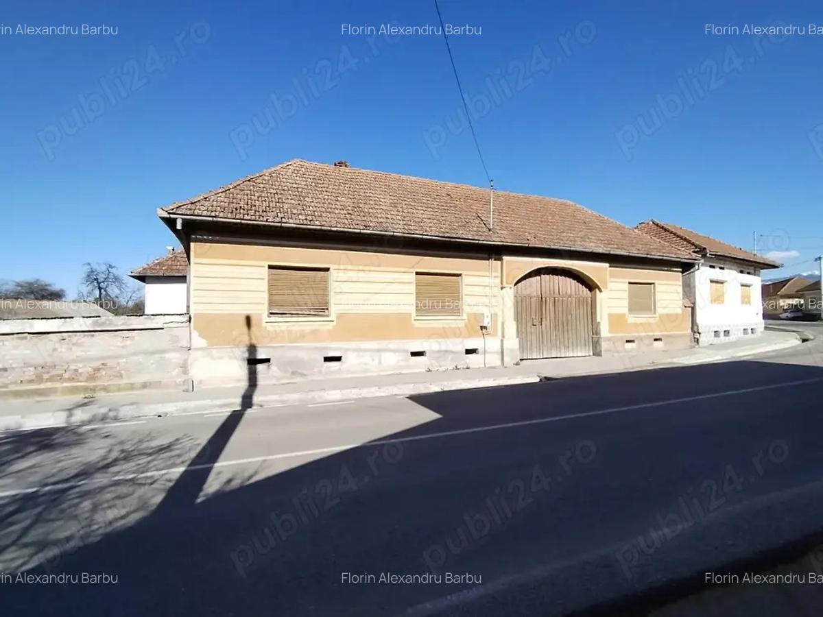 Casa tradi?ionala cu 2 corpuri, grajd, ?ura ?i 1200 mp teren Lisa, Bra?ov ideal turism rural - 1