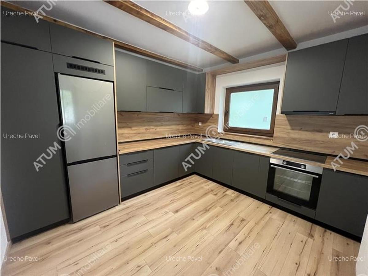 Cabana cu 7 camere 7 bai si teren 1000 mp in Avrig zona Mlaci - 14