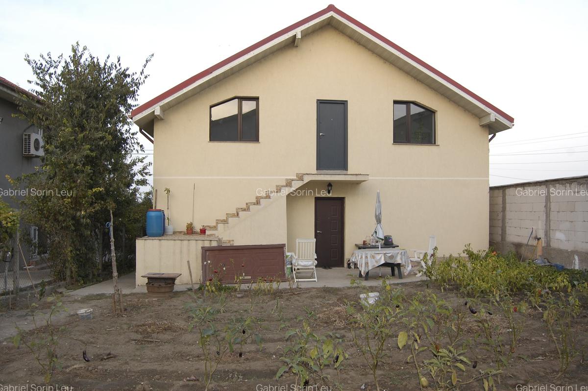 Casă cu 6 camere în Est - 10