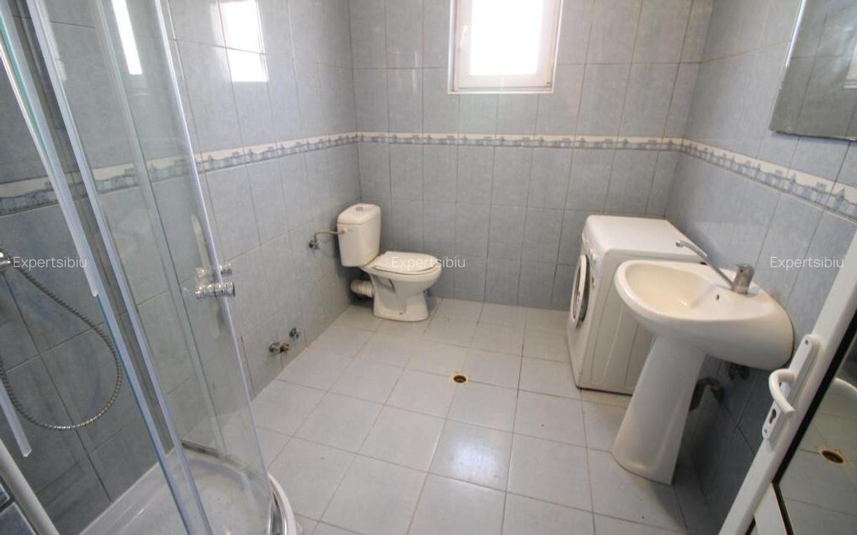 INCHIRIEZ apartament 4 camere , renovat,zona Strand - 11